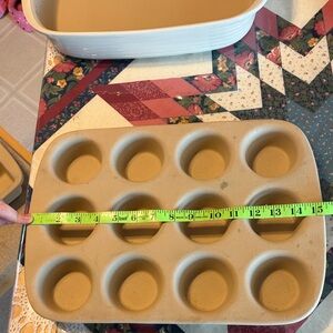 Pampered chef muffin, stoneware, baking dish